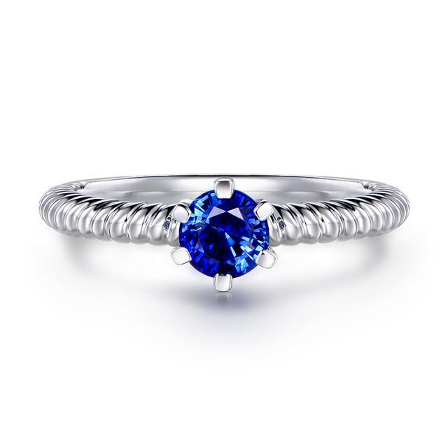 Bague or blanc monture torsadée. Saphir bleu 0.55ct