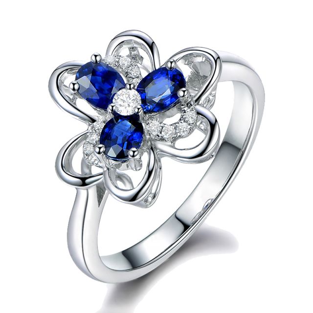 Bague fleur Or blanc fleur anémone. Diamants, saphirs