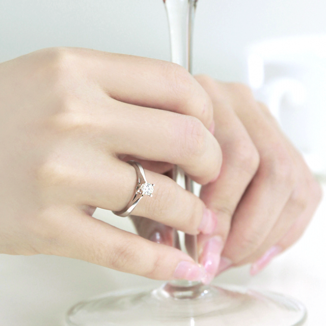 Solitaire or blanc diamant - Bague symbole du cœur et de l'amour