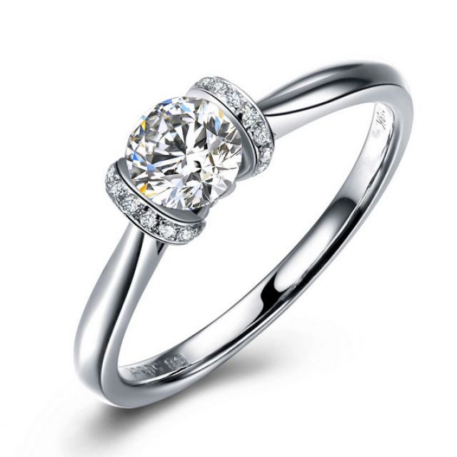 Diamants sertis - Or blanc 18 carats - Bague solitaire