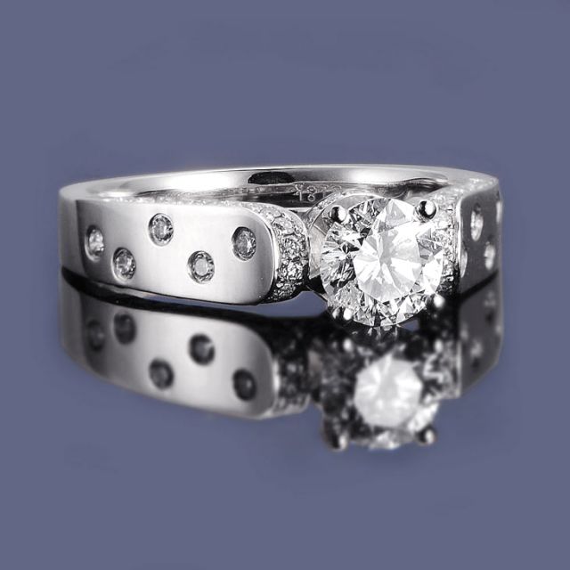 Bague Fiançaille Solitaire Or blanc. Diamants 0.80ct