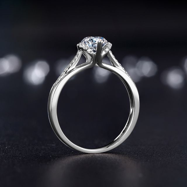 Bague Solitaire Amélia - Or Blanc 0.45ct & Diamant Central 0.35ct | Gemperles