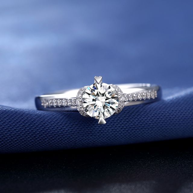 Bague Solitaire Amélia - Or Blanc 0.45ct & Diamant Central 0.35ct | Gemperles