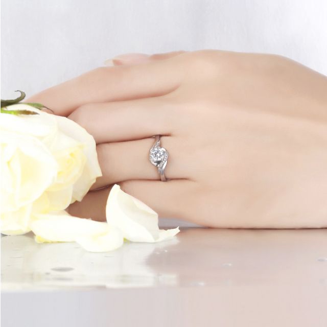 Bague Solitaire Enlacée - Bague Elliptique Or Blanc & Diamants | Gemperles