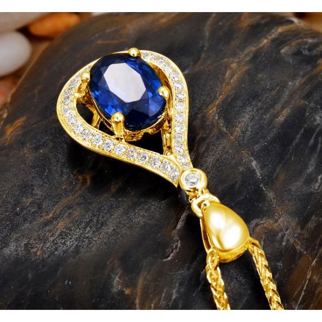 Saphir et diamant sur Or jaune - Pendentif oval