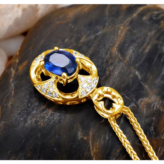 Pendentif Saphir et Diamants - Or jaune 18 carats