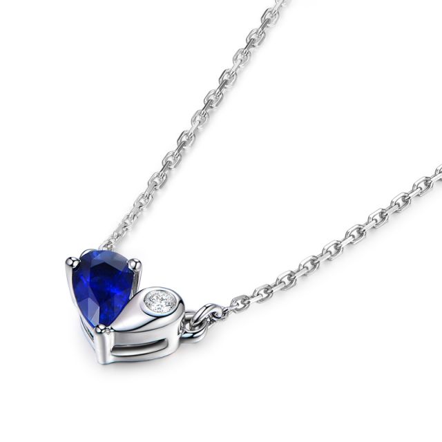 Pendentif coeur saphir et diamant. Or blanc avec sa chaîne