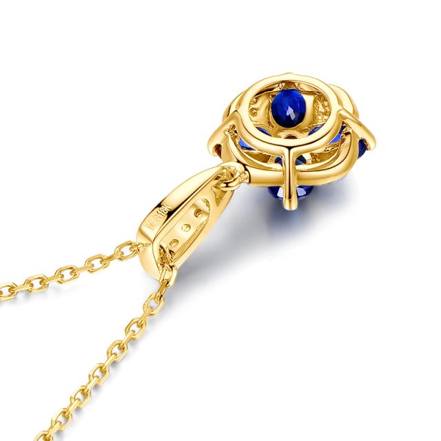 Pendentif solitaire fleur bleue. Or jaune, saphirs et diamants