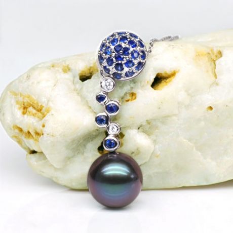 Pendentif boule de saphirs - Diamants - Perle de Tahiti, or blanc