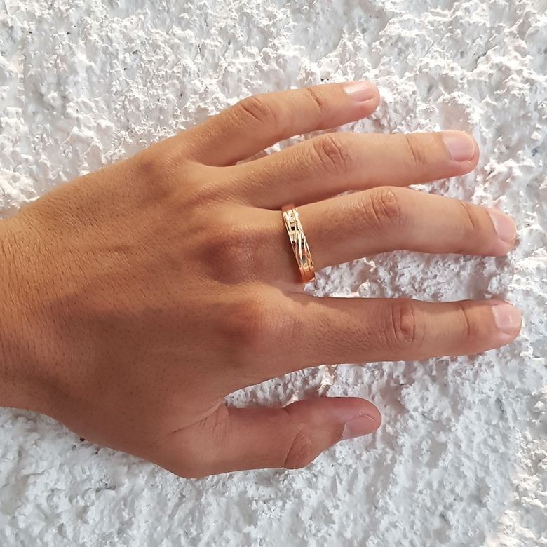 Bague alliance homme lignes obliques - Or jaune, diamant | Eolas - 2