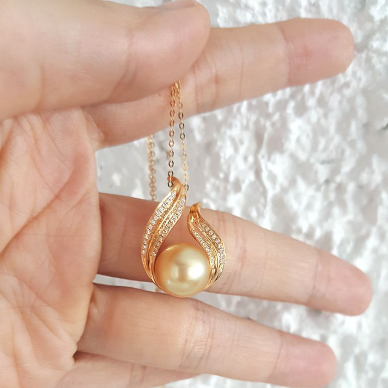  Pendentif Douce Végétale - Perle dorée - Or jaune, diamants - 6