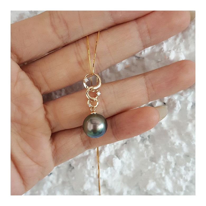 Pendentif Lemnos. 3 anneaux Perle de Tahiti. Or jaune, diamants  - 2