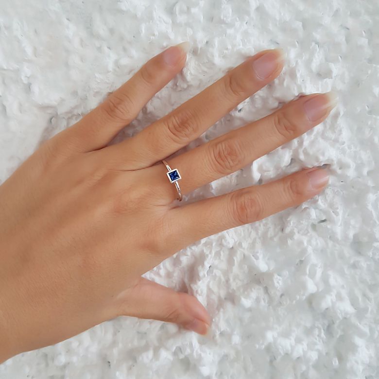 Bague de fiancailles Or blanc et saphir princesse - 2