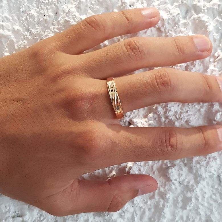 Bague alliance homme lignes obliques - Or jaune, diamant | Eolas - 3