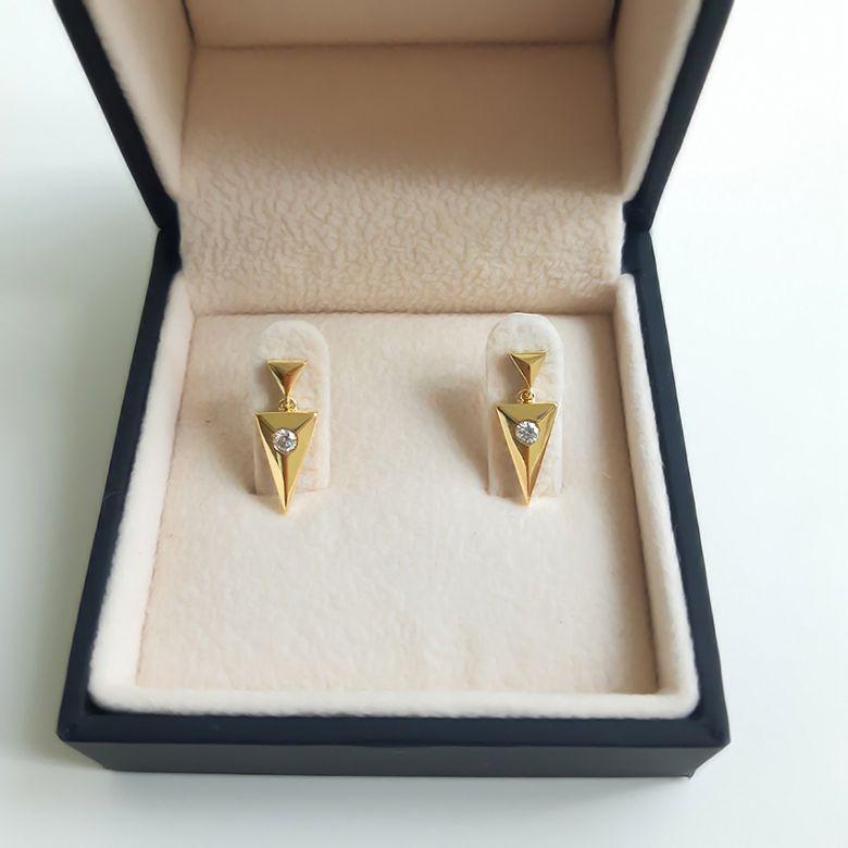 Pendants d'oreilles triangles Or jaune. Diamants 0.10ct - 11