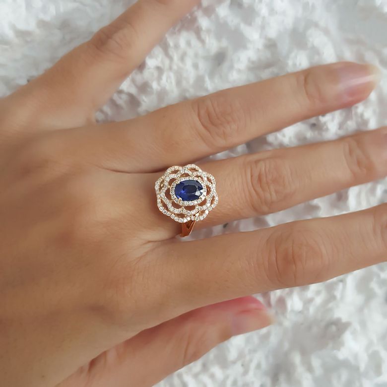 Bague fiancailles saphir bleu diamants. Or jaune, fleur éclose - 9