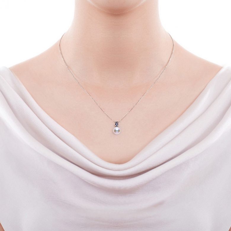 Pendentif Kino, Perle Akoya Japon. Or blanc, diamants et saphirs - 2