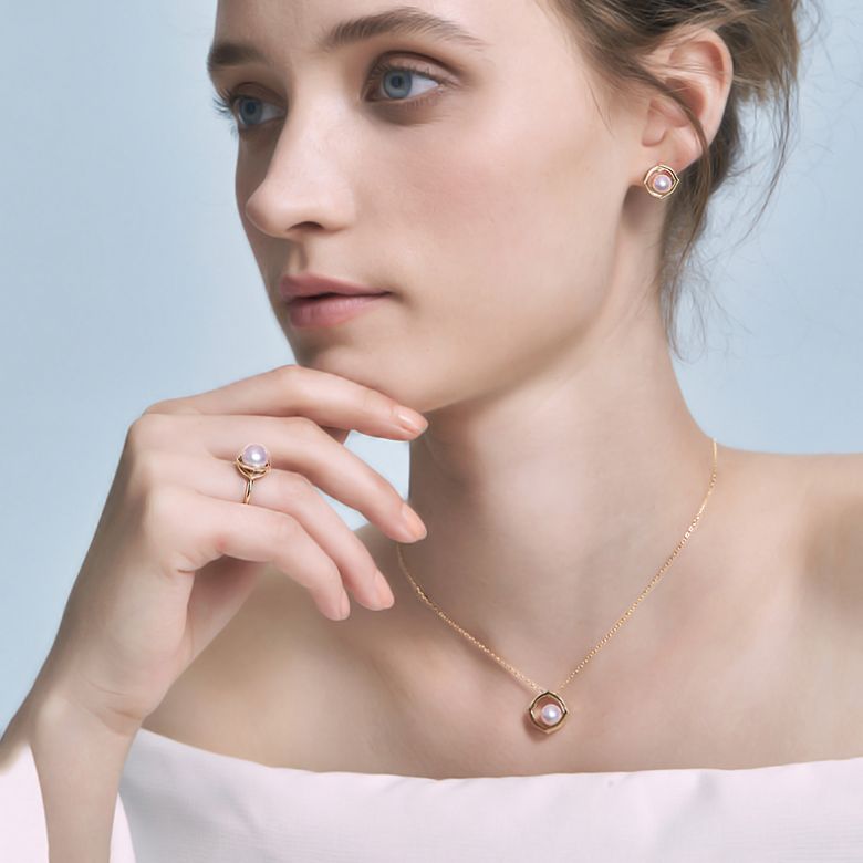 Pendentif, Bague et Boucles Coco Chanel. Perles Akoya, Or jaune, Diamants - 9