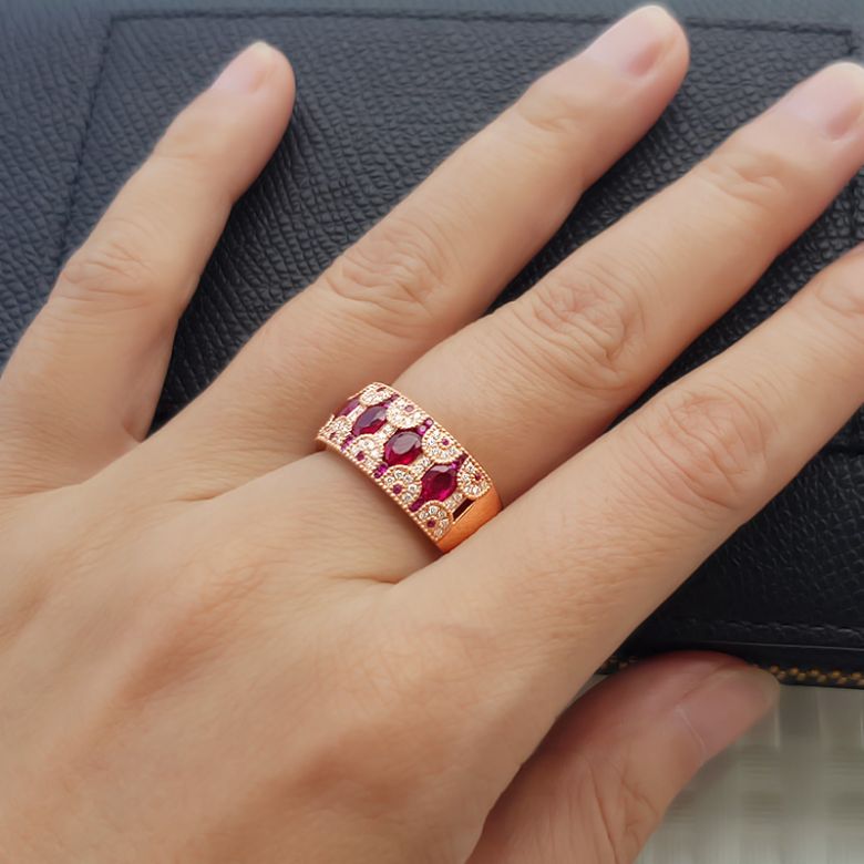 Bague Orientale à Paris. Or jaune, Rubis et diamants - 7