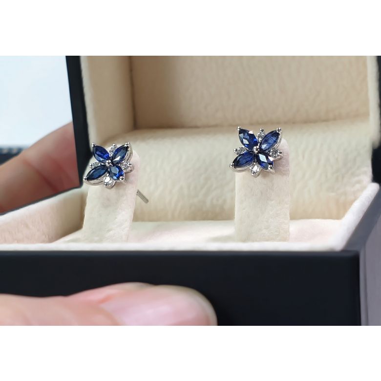 Boucle oreille fleur saphir bleu, diamant, or blanc - Véronique des ruisseaux - 10