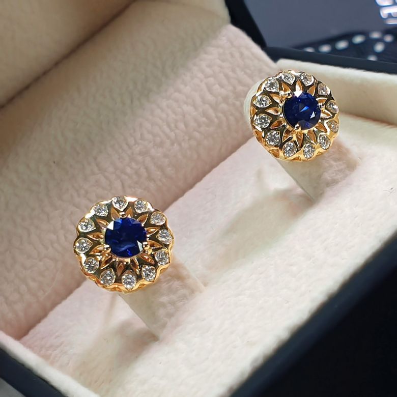 Boucle d oreille bleu de Médicis - Saphir, or jaune, diamant - 12