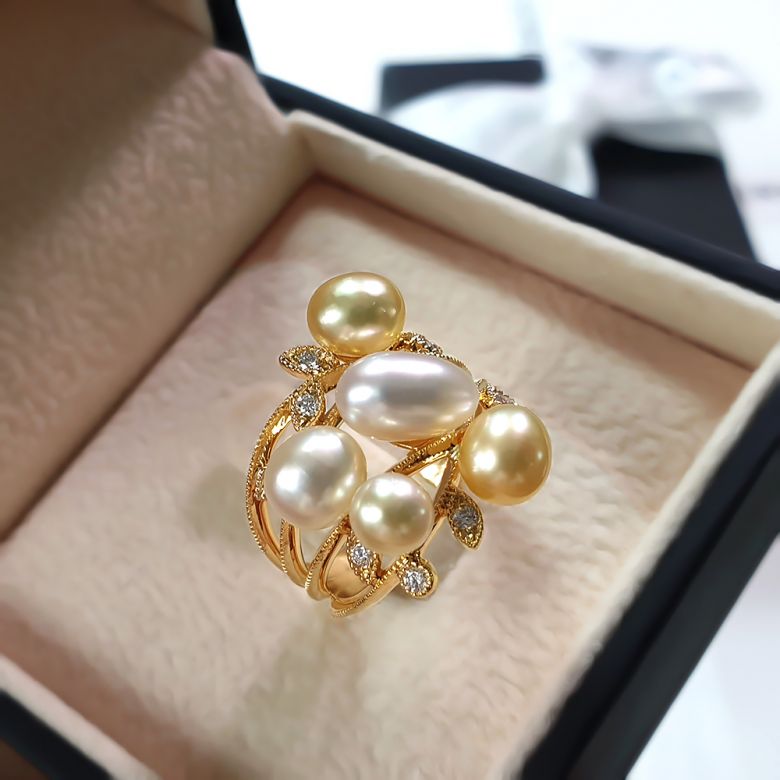 Bague secret flower first en perles d'Australie blanches et dorées - 10