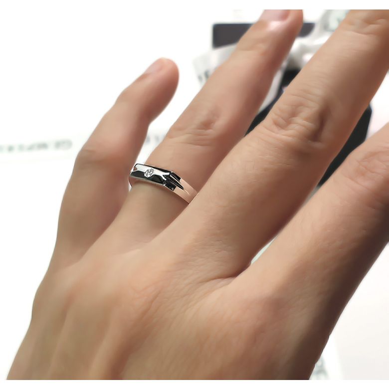 Alliance Homme. Platine. Diamant 0.045ct - 3