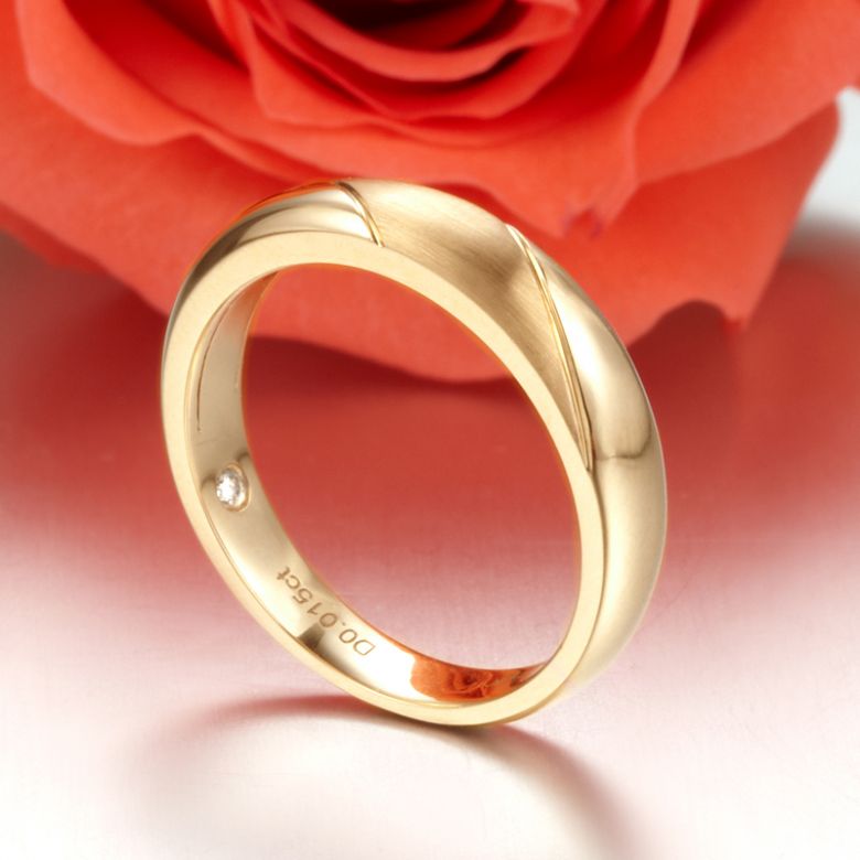 Alliance biseautée homme - Or jaune - diamant serti clos | Autour de moi - 5