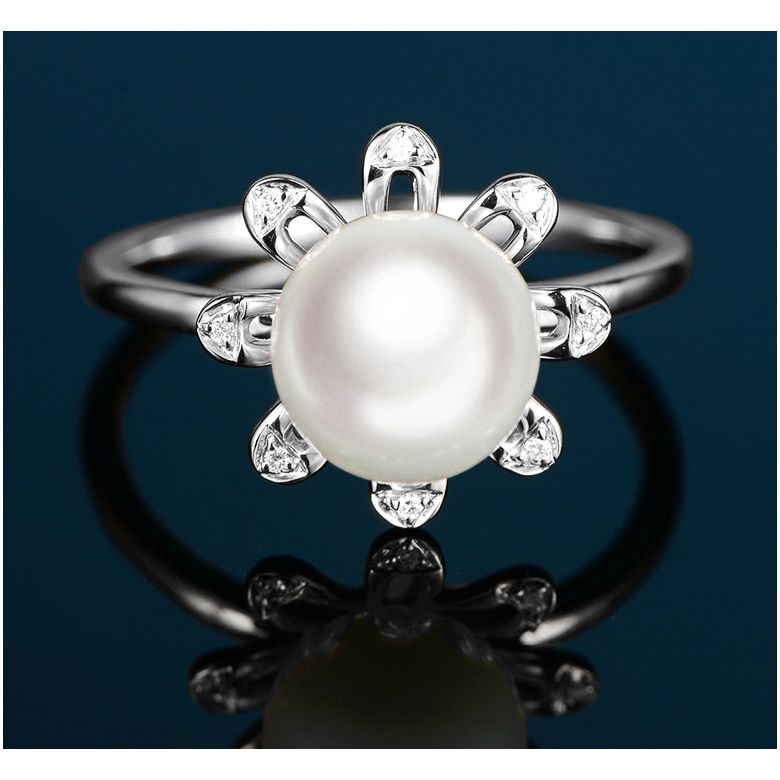 Bague fleur des neiges. Or blanc, pétales de diamants - 2