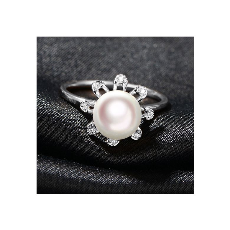 Bague fleur des neiges. Or blanc, pétales de diamants - 3