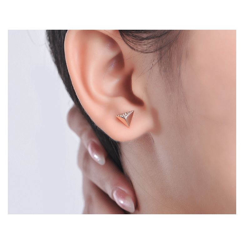 Boucles oreilles clous forme pyramidale. Or rose, diamants - 2