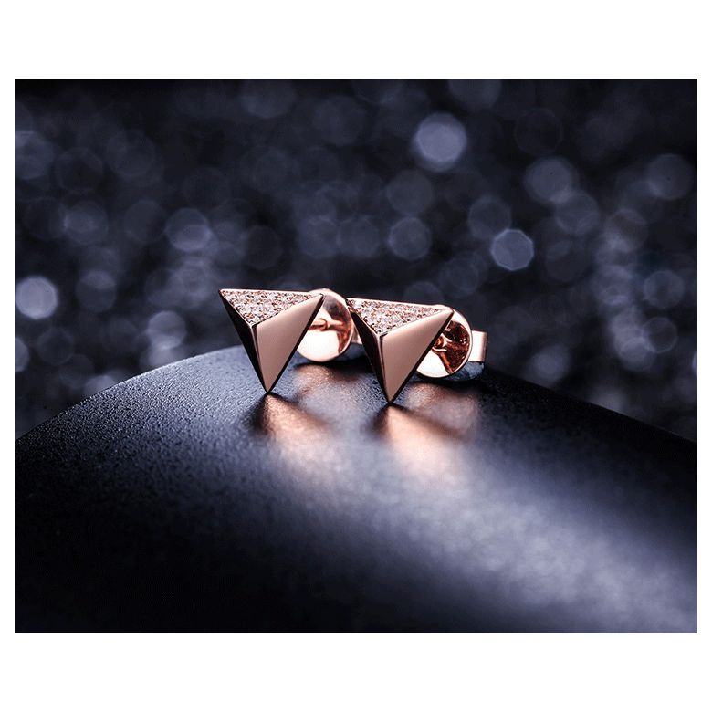 Boucles oreilles clous forme pyramidale. Or rose, diamants - 5
