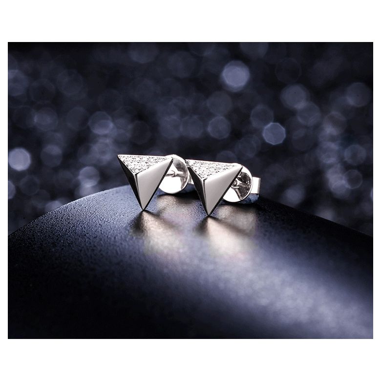 Boucles oreilles clous forme pyramidale. Or blanc, diamants - 5