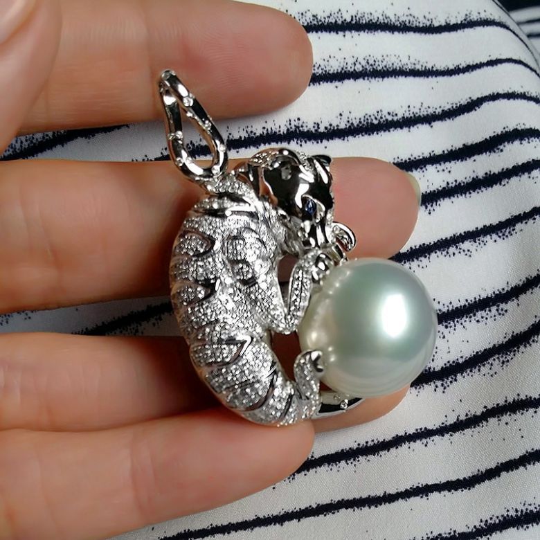 Pendentif Chat - Perle d'Australie, or, diamants - Kingdom of Animals - 5
