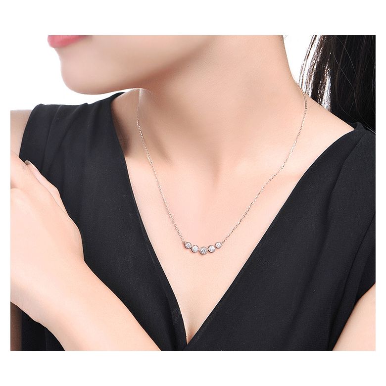 Collier pendentif Or blanc. 5 diamants sertis clos 0.26ct | Gemperles - 2