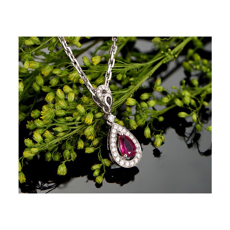 Pendentif princesse Or blanc 18cts - Rubis poire et diamants - 8