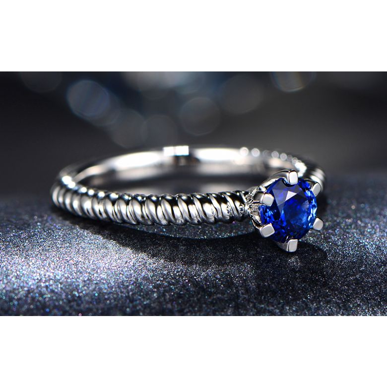 Bague or blanc monture torsadée. Saphir bleu 0.55ct - 4