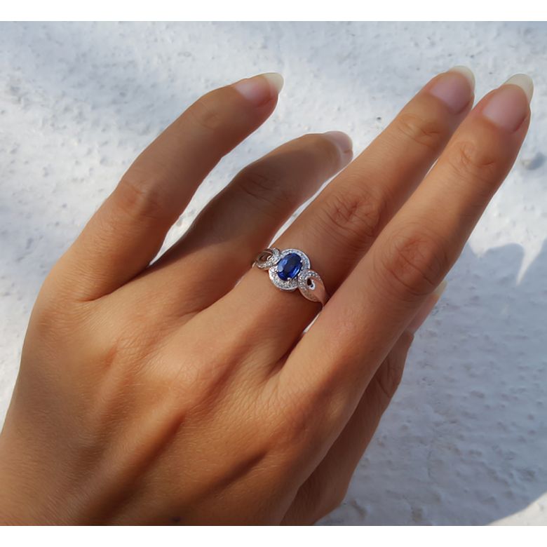 Bague fiançailles saphir diamants et or blanc. Motifs bouclés - 3