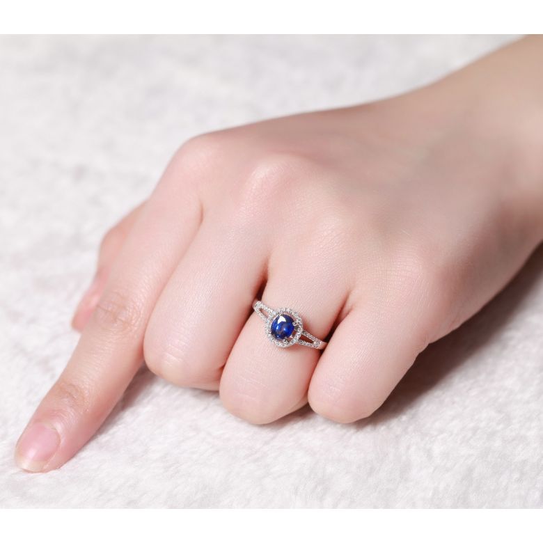 Bague de fiançailles saphir 0.90 carat. Or blanc, Diamants - 2