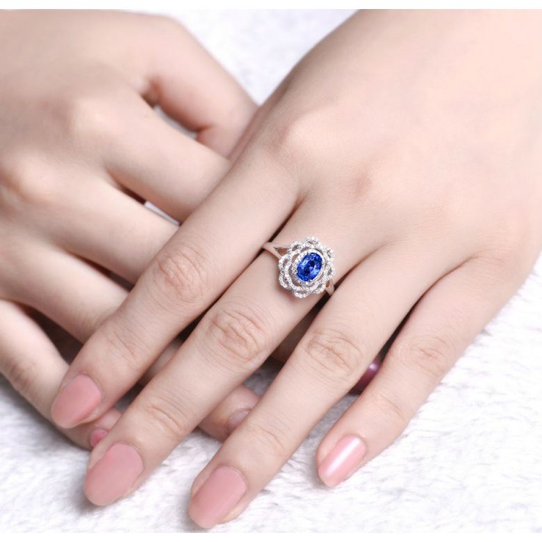 Bague fiancailles saphir bleu diamants. Or blanc, fleur éclose - 3