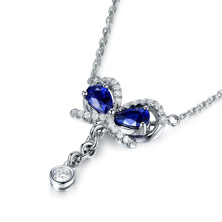 Pendentif papillon saphirs et diamants. Or blanc 18cts - 5
