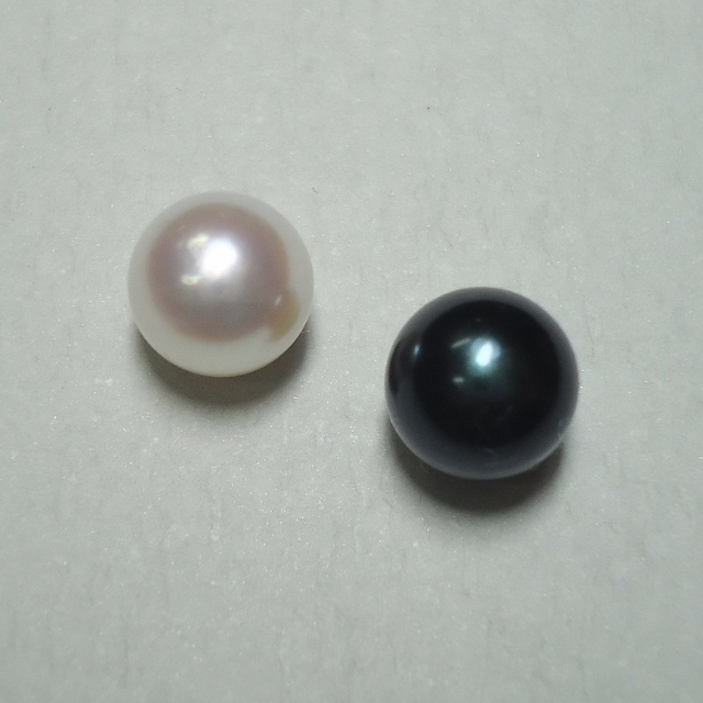 Perles Akoya blanche et noire